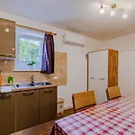 Apartment Mir *