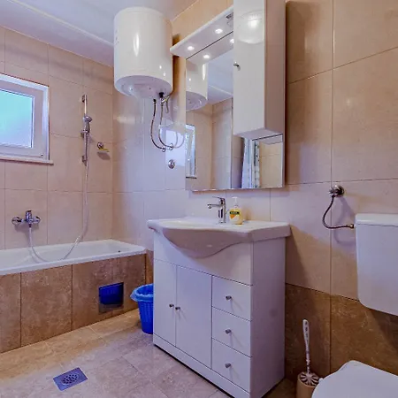 Apartment Mir *