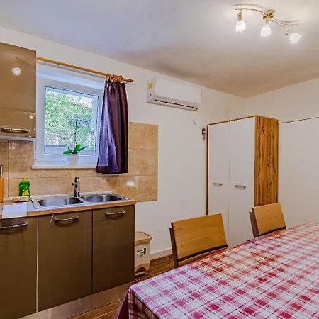 Apartment Mir *